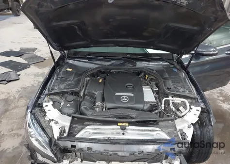 2016 Mercedes-Benz C 300 4Matic z USA, uszkodzony, nr VIN 55SWF4KB5GU166815